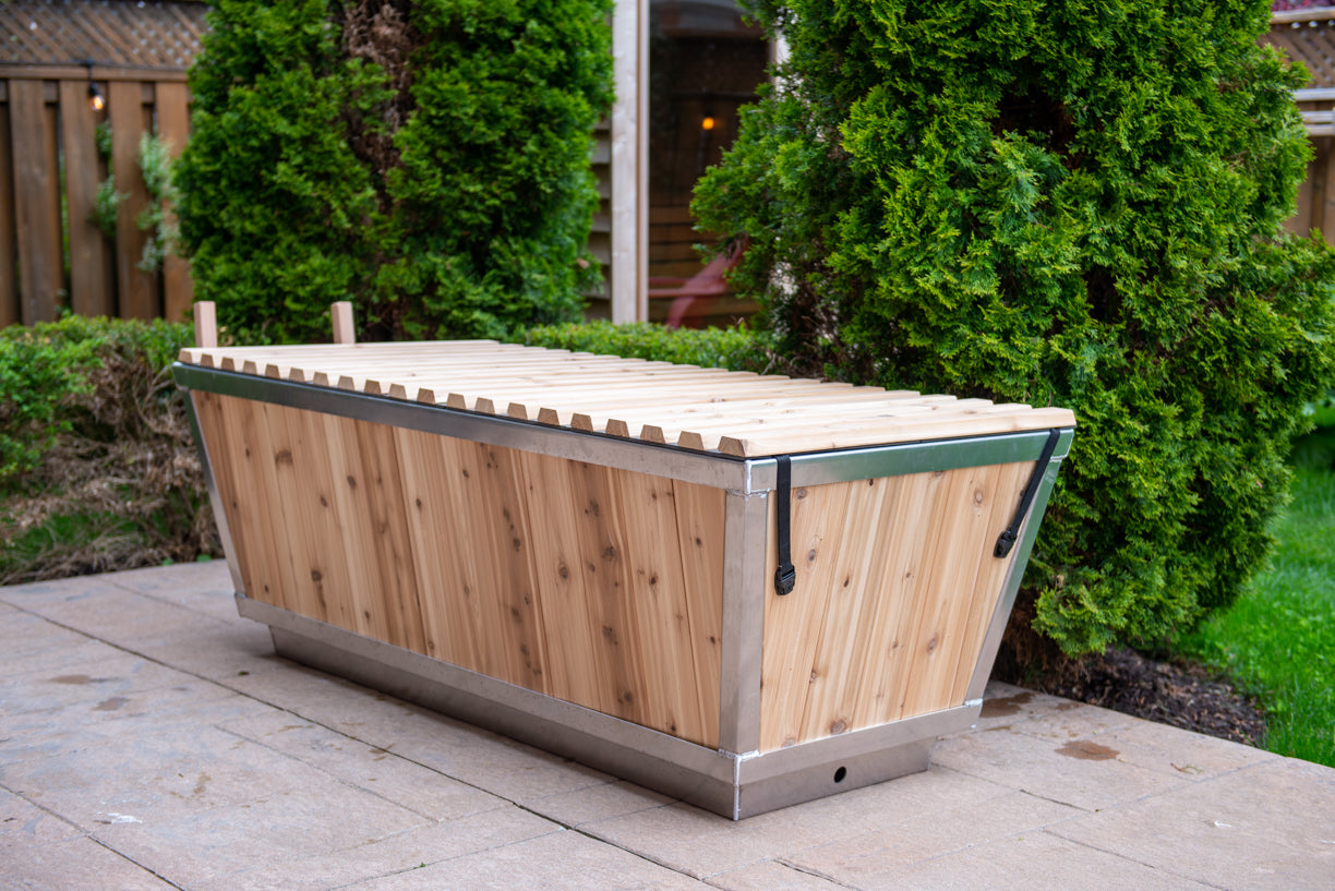 Polar Plunge Tub w/ White Plastic Interior